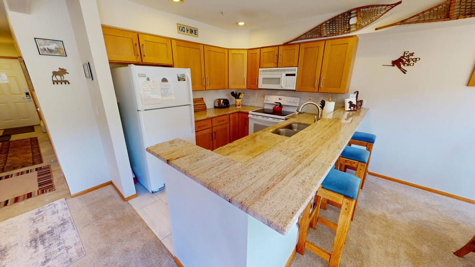 Fully Equipped Kitchen with Slab Granite - Fully Equipped Kitchen with Slab Granite