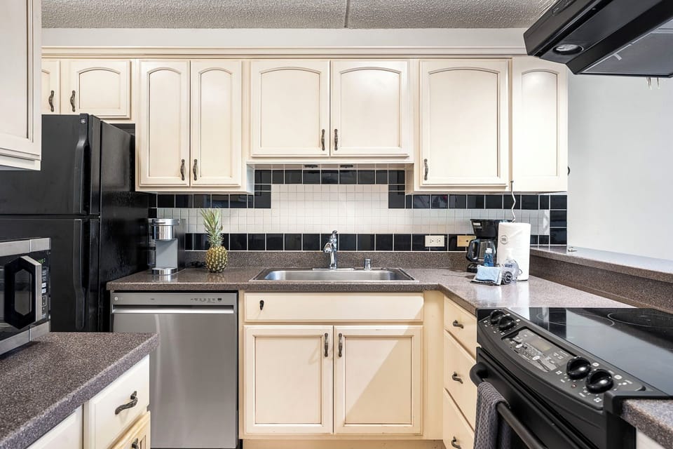 Well-equipped Kitchen in our Kona Hawaii vacation rental