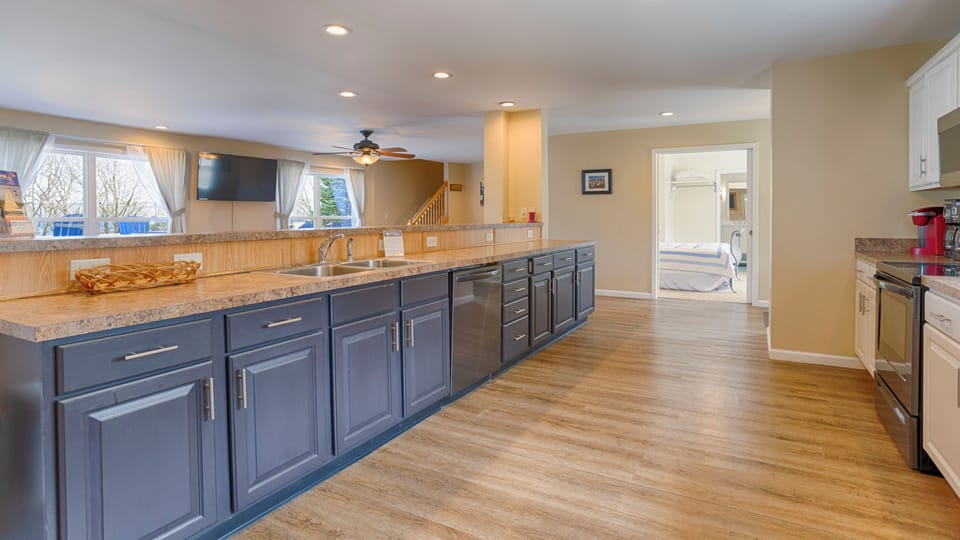 Elegant Seneca Lake home ideal for group getaways