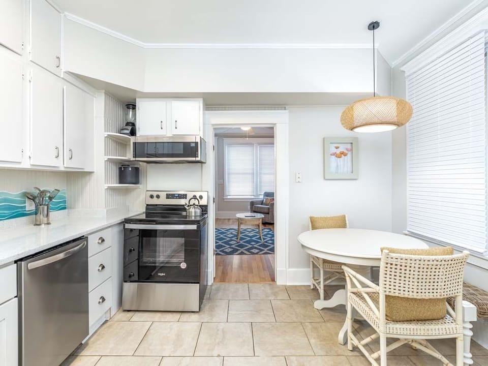 Fully equipped kitchen with all new appliances