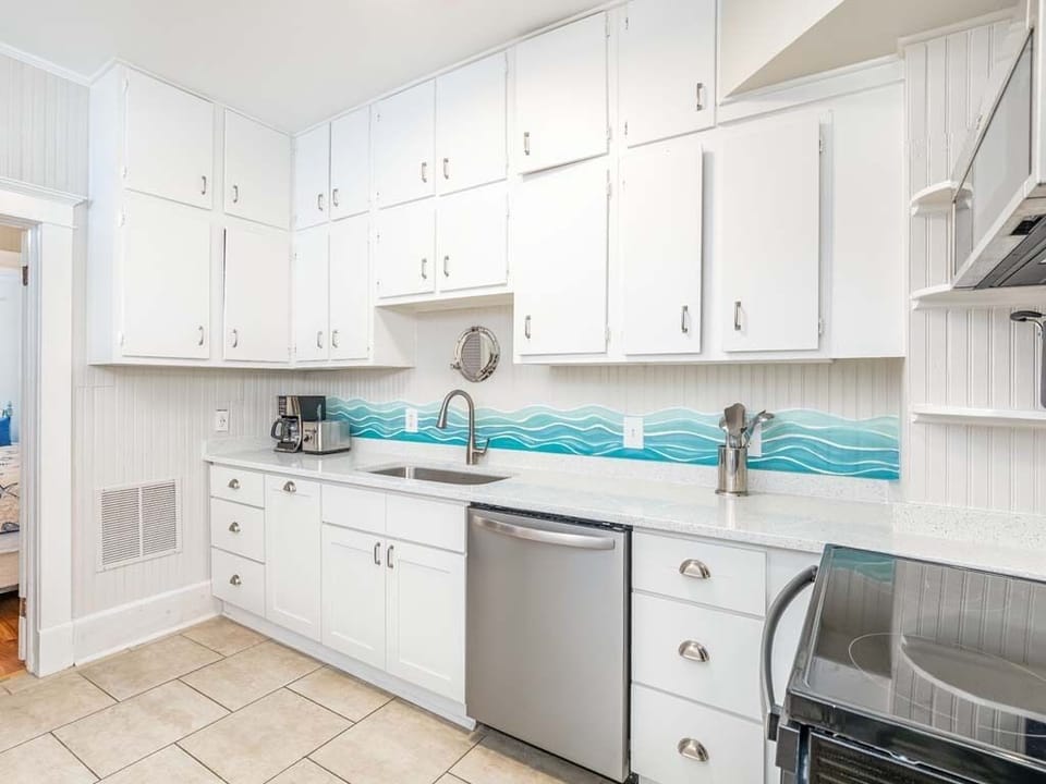 Fully equipped kitchen with all new appliances