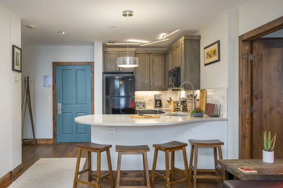Seating for four at the breakfast bar