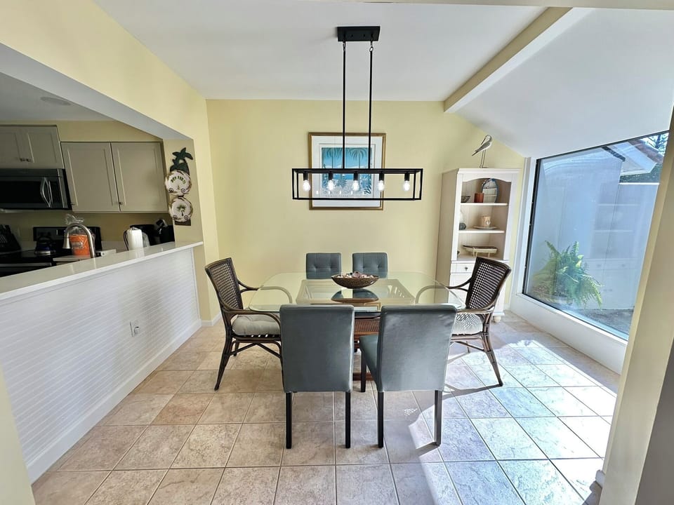 Dining area for 6
