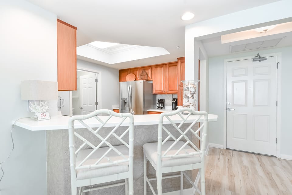 Silver Beach Towers West 905- Breakfast Bar