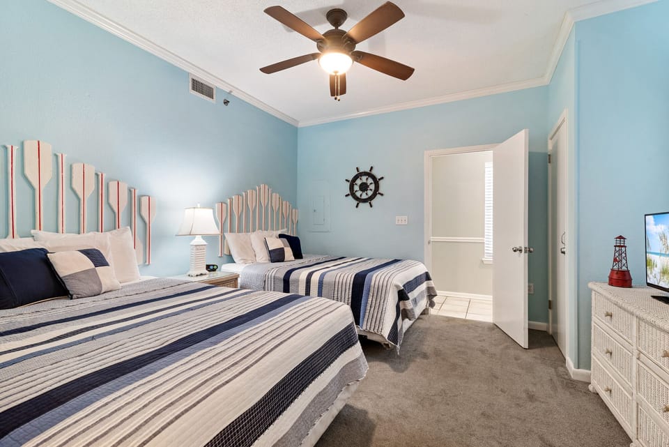 Guest Room with 2 Queen Size Beds and Private Bath