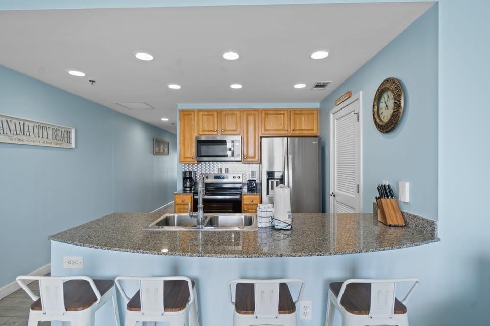 Full Size Kitchen with Counter Seating