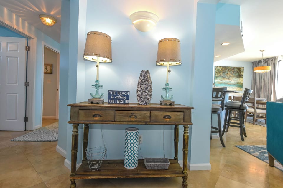Silver Beach Towers East 1104 - Entry Way