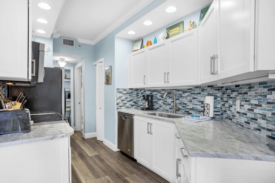 Full kitchen has all you need