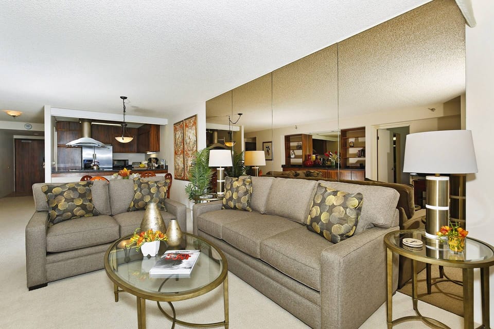 Open Concept Living Room/Dining/Full Kitchen