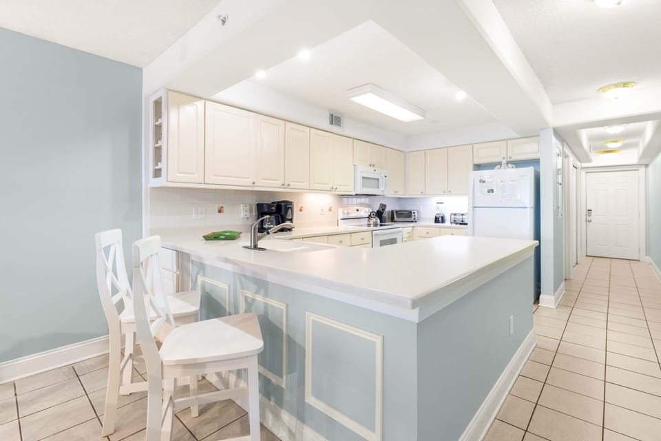 Kitchen - Breakfast Bar