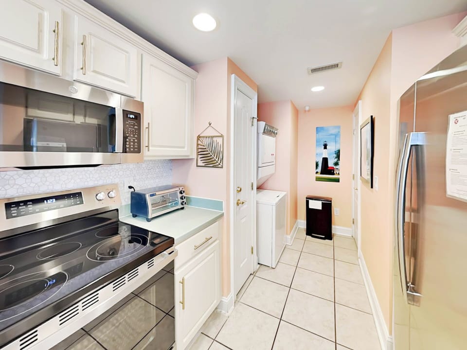 Full Kitchen w/ Stacked Washer & Dryer