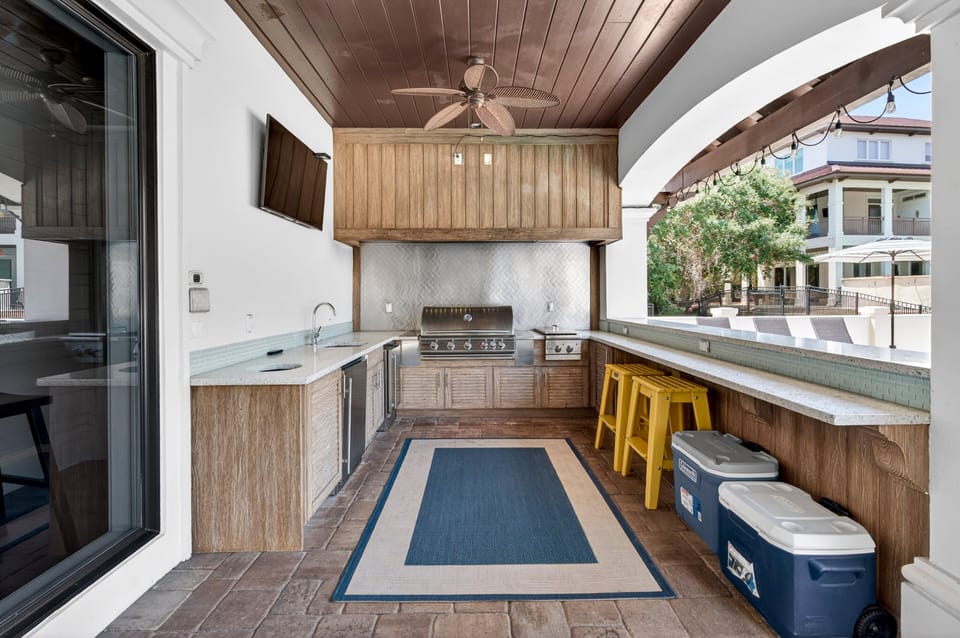 Sunreal - Destiny West - Poolside Dining Area & Grill