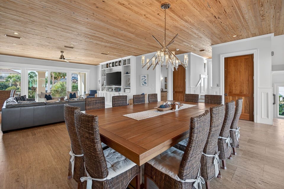 Sunreal - Destiny West - Dining Area