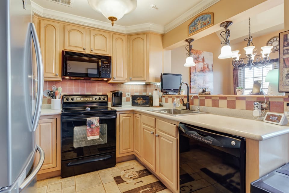 Full kitchen with all you need to prepare a great family meal