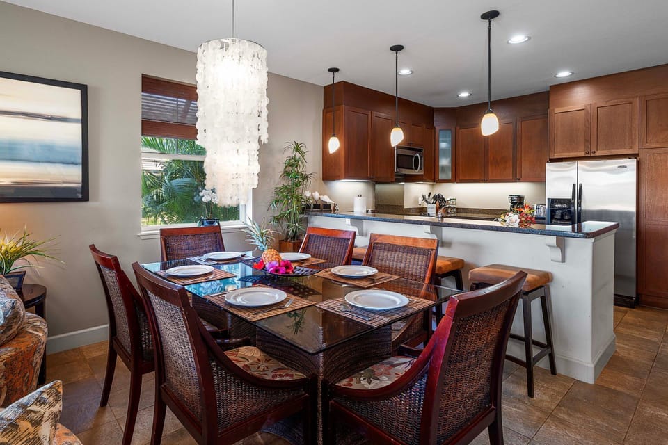 Inside dining for 6
