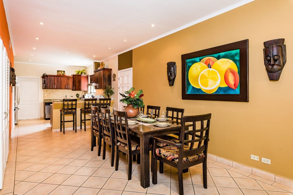 Gather around this dining table to enjoy a delicious dinner. 