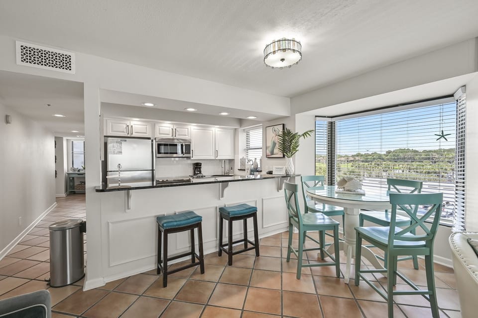 Open Concept Kitchen & Dining Area