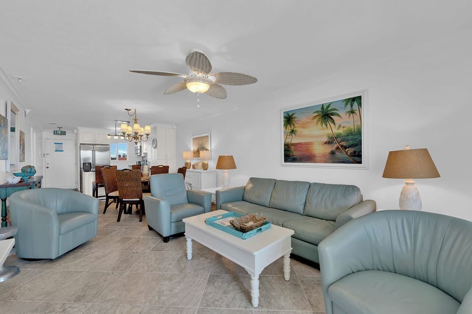 Leonardo Arms 503 Designer Vacation Home with Direct Gulf View