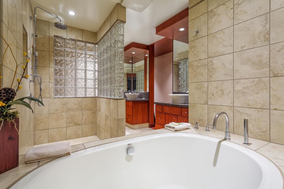 Mauna Lani Point H204  Master Bathroom