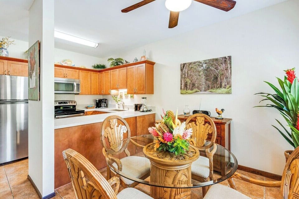 Hawaiian Themed Dining and Kitchen