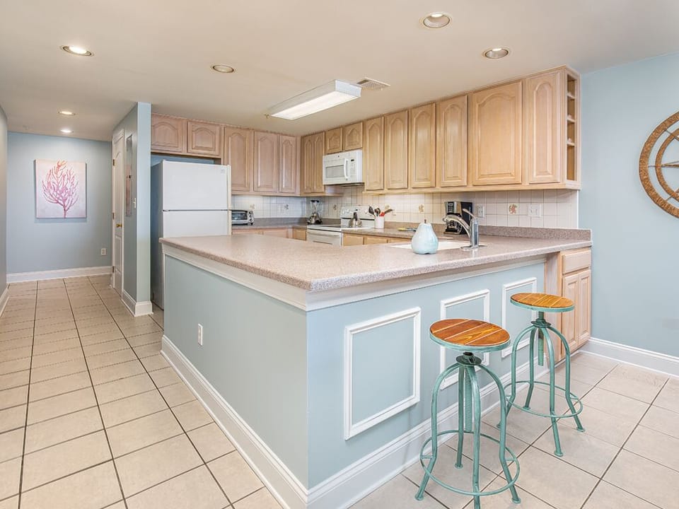 Kitchen - Breakfast Bar