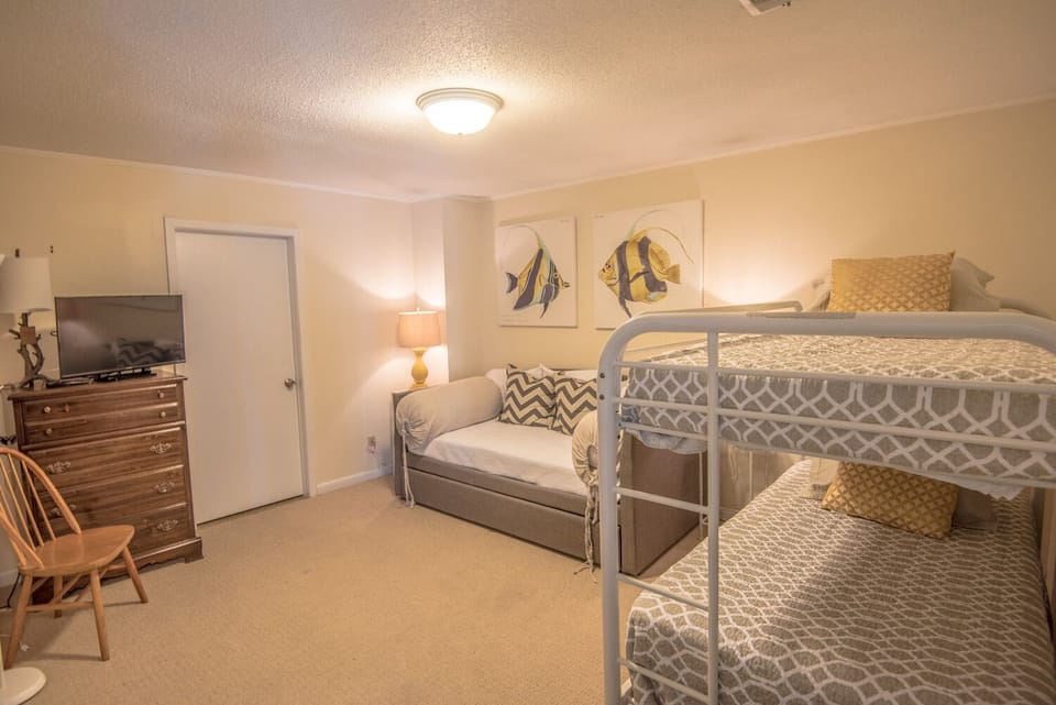 Bunk room with daybed- private bath