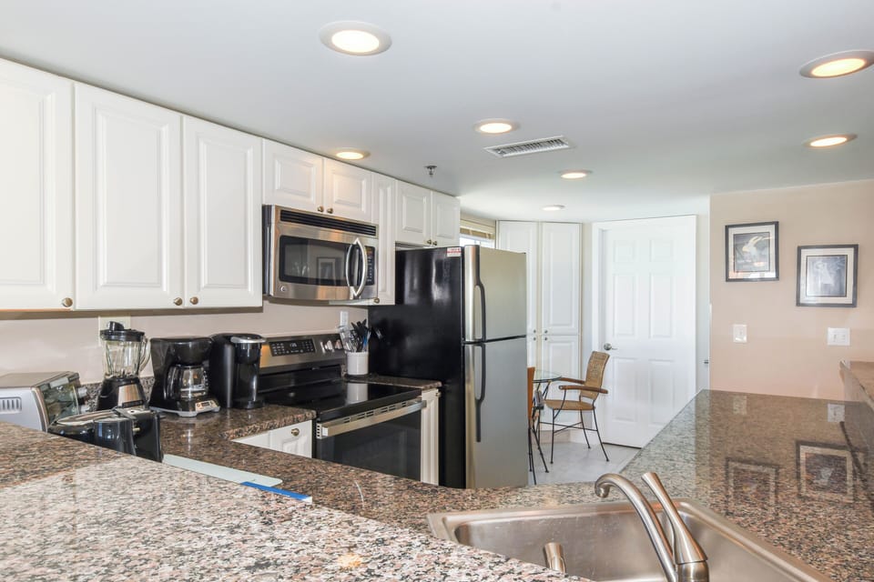 Destin Towers 133- Kitchen