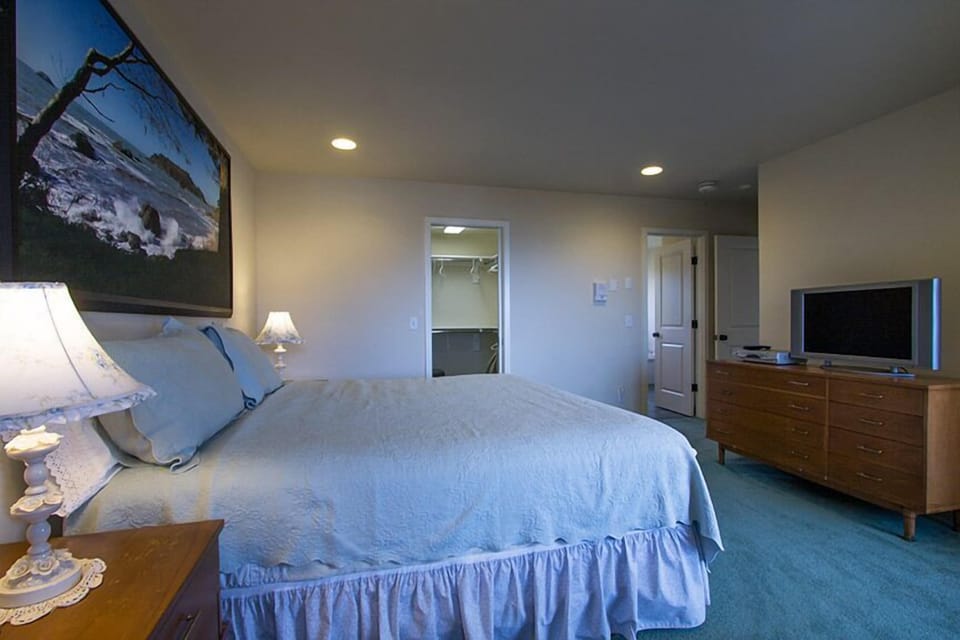 Enjoy the flatscreen T.V. in the master bedroom.