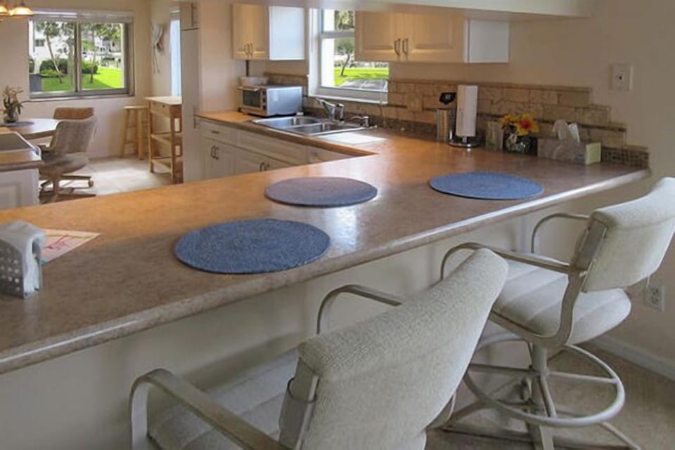 Kitchen has a Breakfast Bar