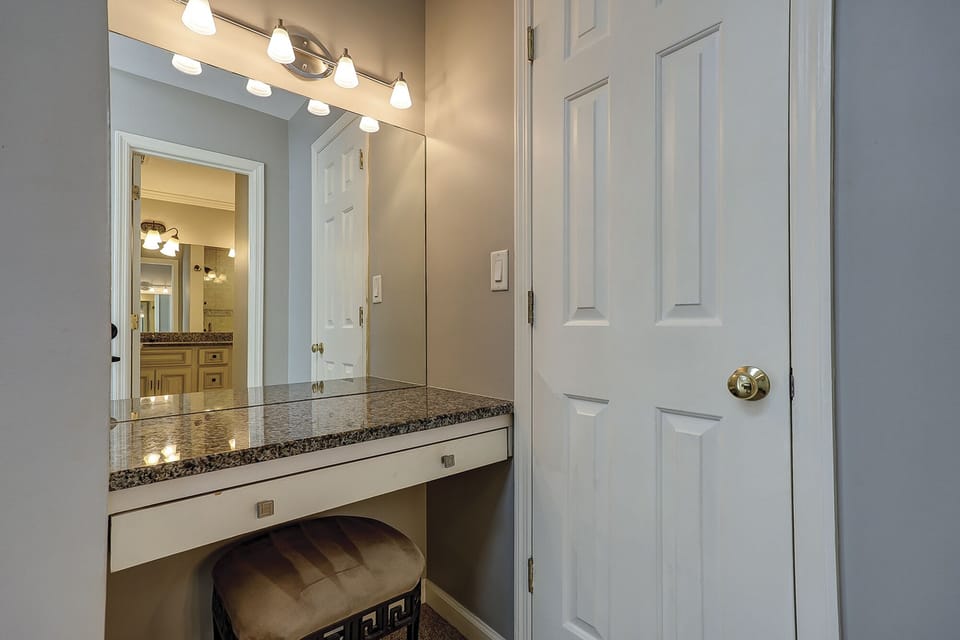 2nd Floor King Suite Dressing Area