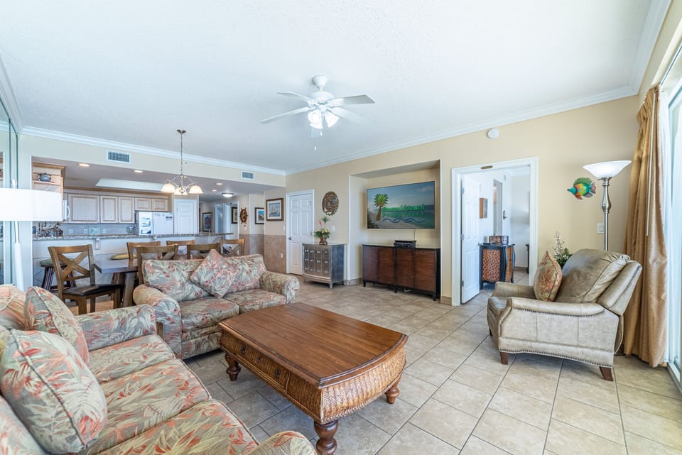 Welcome to "Parrothead Paradise" great room