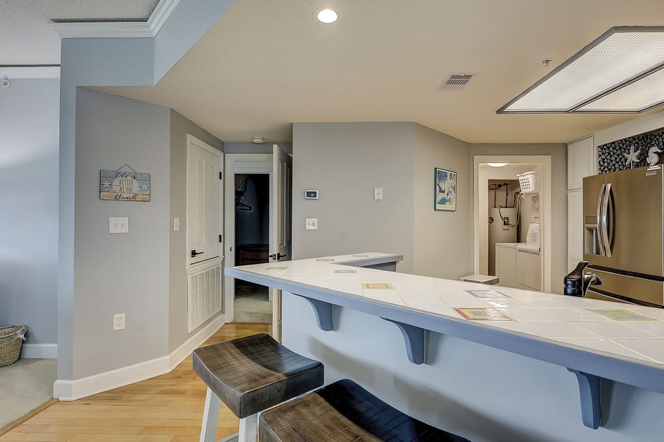 Kitchen Breakfast Bar