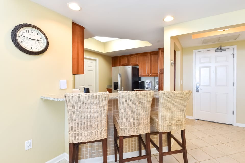 Silver Beach Towers West 505- Breakfast Bar