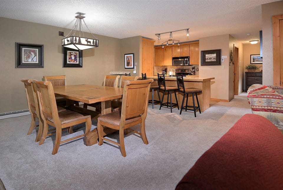 Dining/kitchen