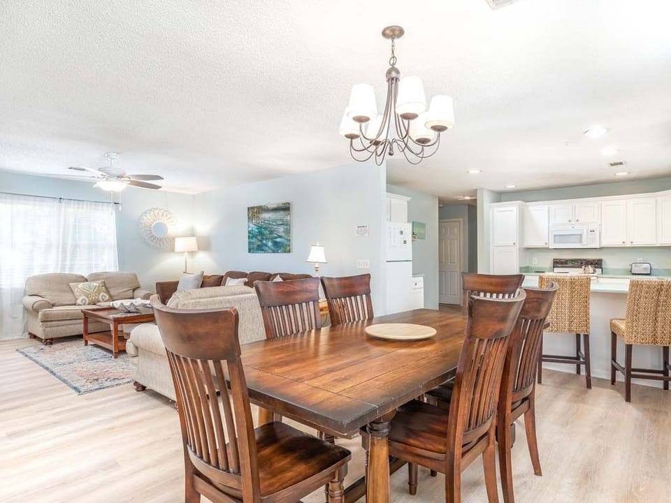 Dining Area with seating for 8