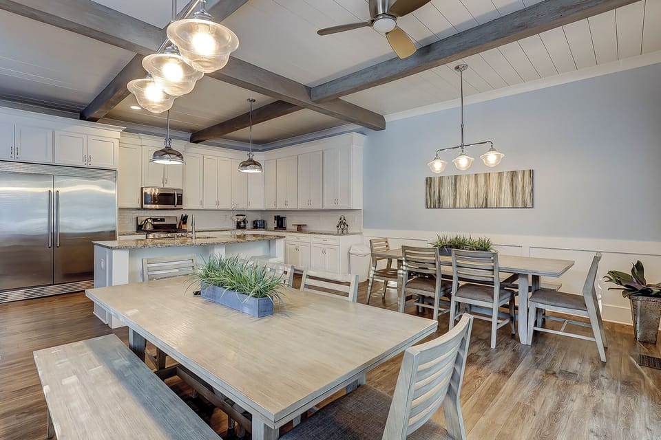 Dining Area & Kitchen