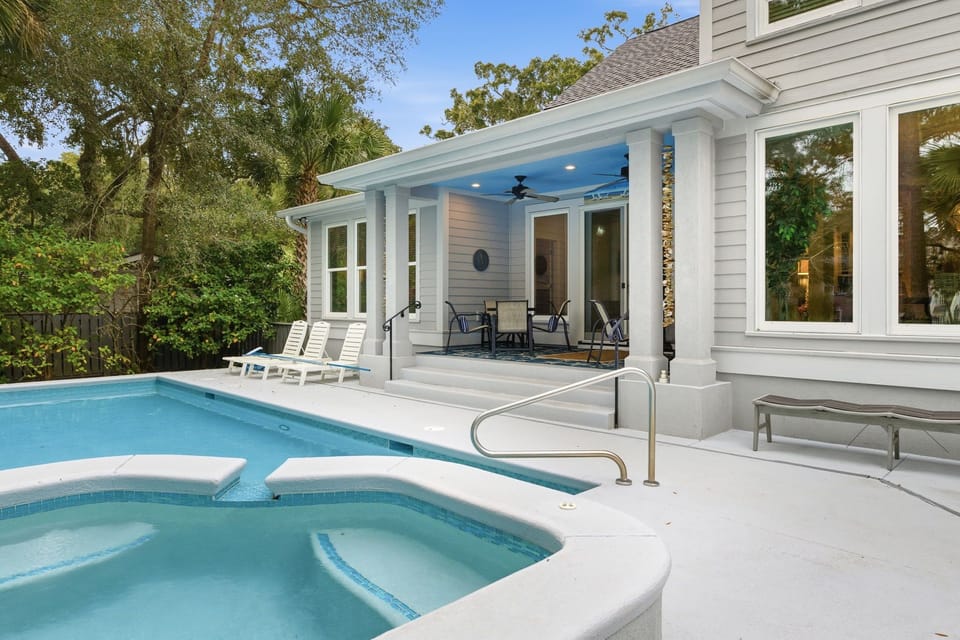 21 Sandpiper - Large Spa- Can be Heated for a Fee