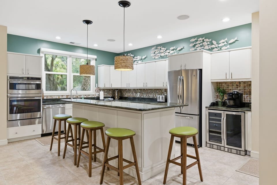 21 Sandpiper - Kitchen Bar with Additional Seating