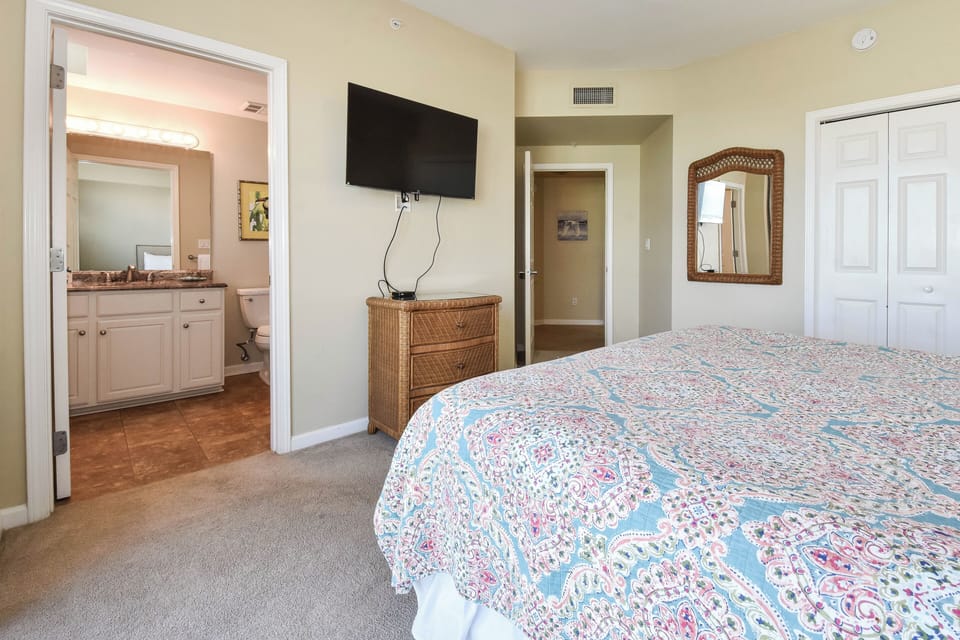 Silver Beach Towers E403 - Guest Bedroom with Attached Bathroom