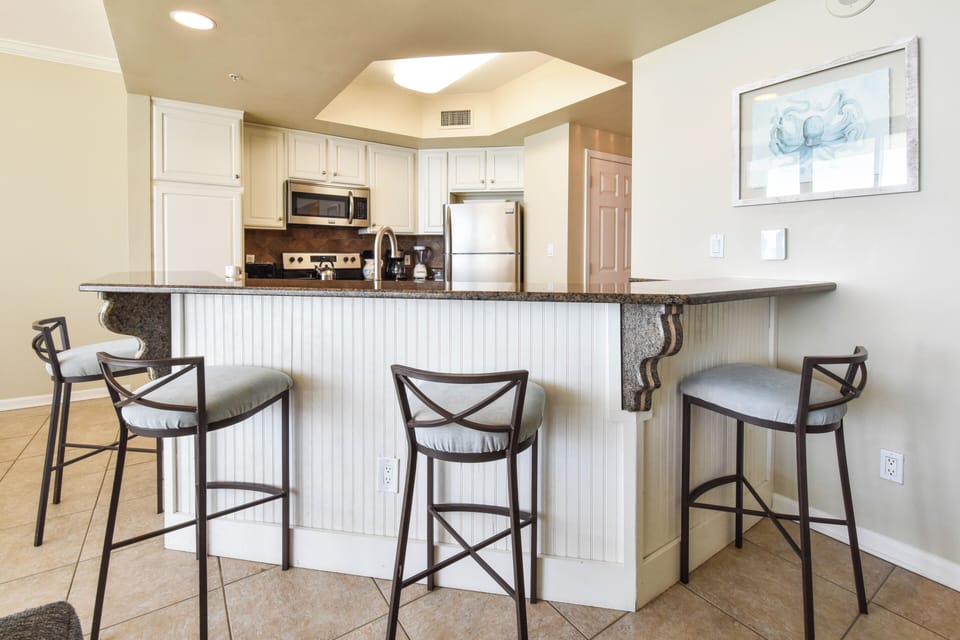 Silver Beach Towers E403 - Breakfast Bar