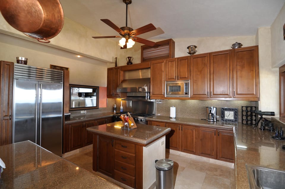 Fully equipped kitchen