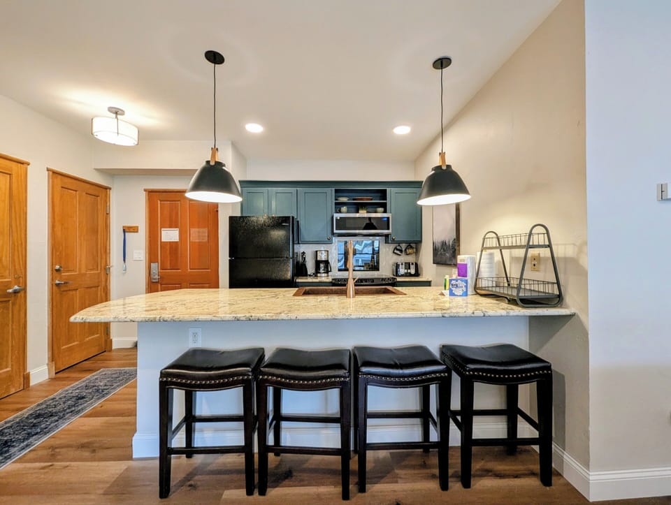 Barstool seating at the countertop