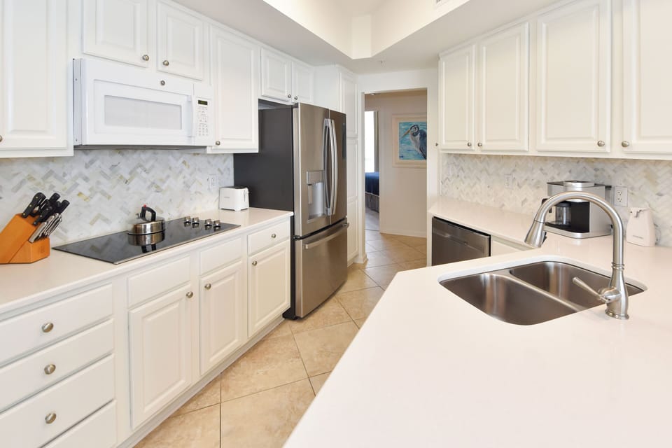 Silver Beach Towers West 1503 - Kitchen
