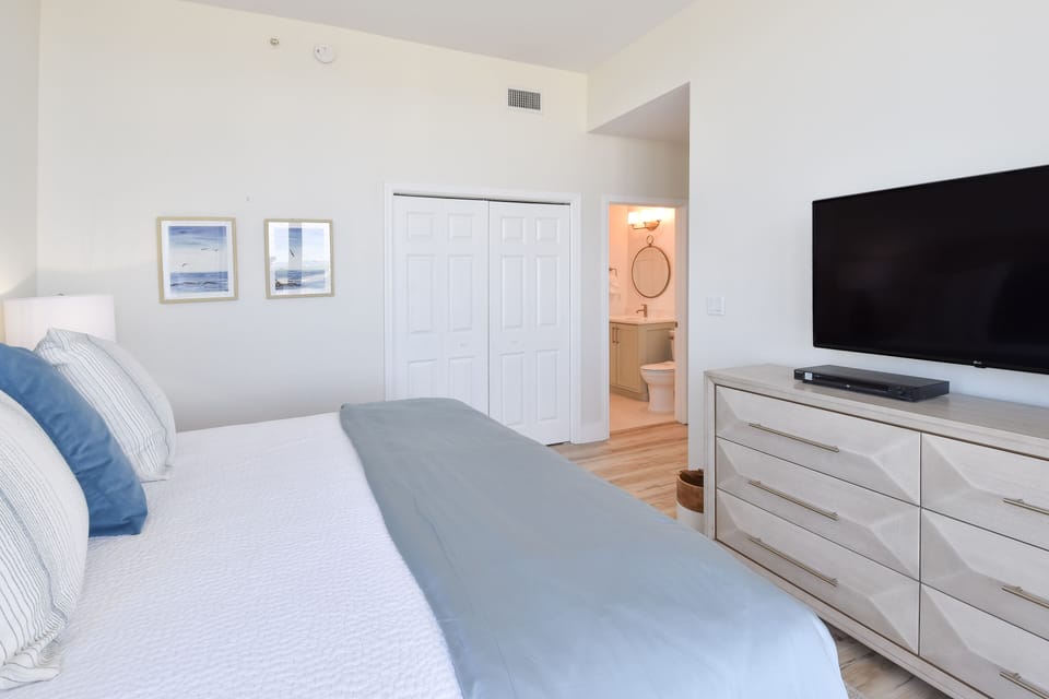 Silver Beach Towers West 1801 - Guest Bedroom
