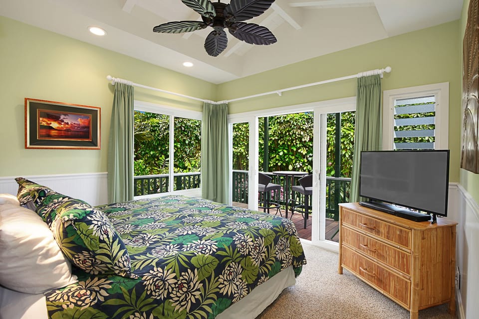 Master Bedroom with cable TV