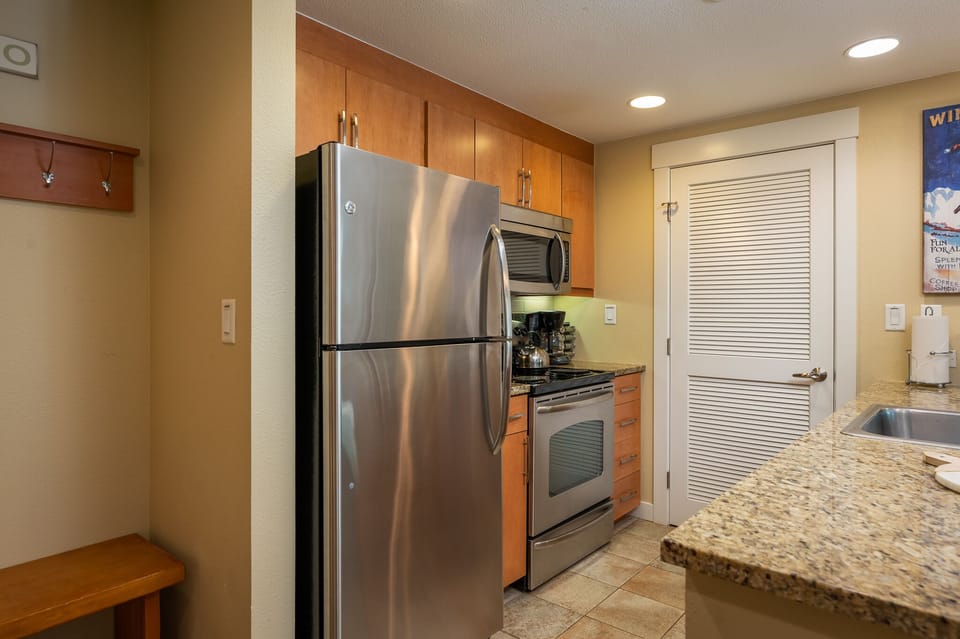Stainless steel appliances for the chef in the group!