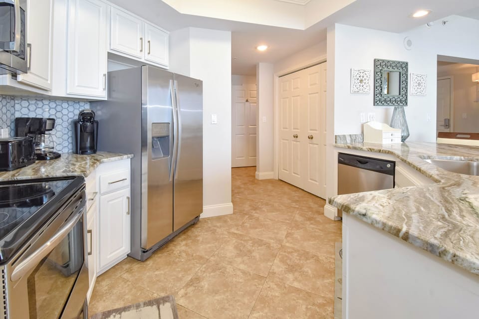 Silver Beach Towers E303 - Kitchen