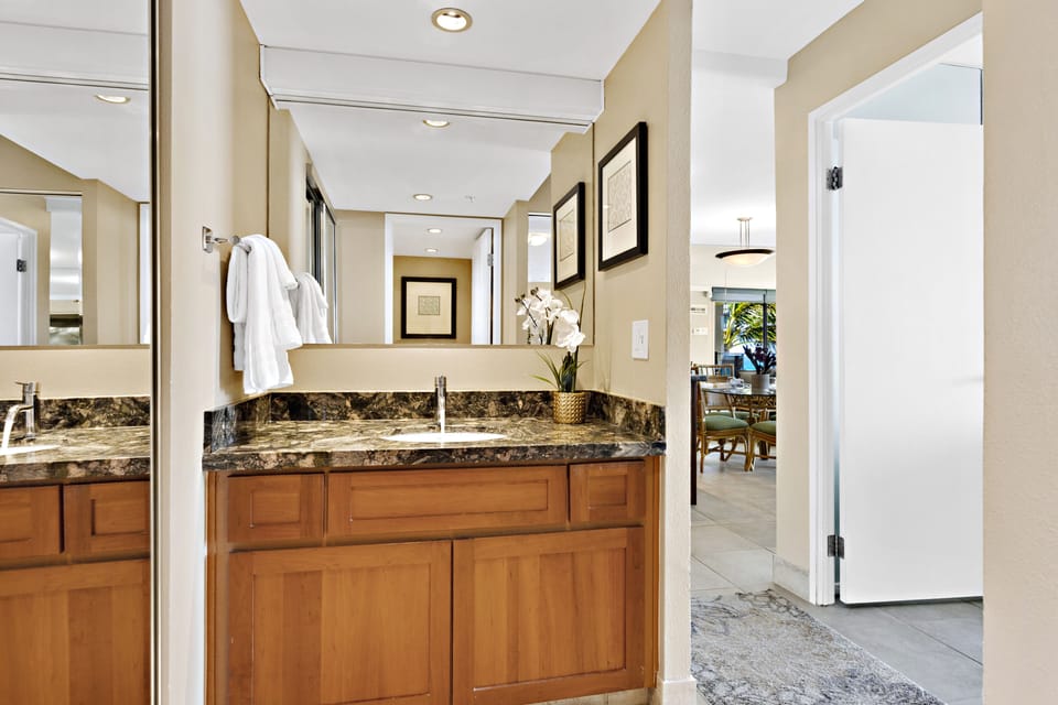 Single sink vanity