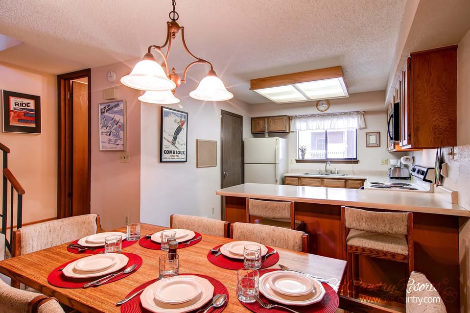 Kitchen/Dining area