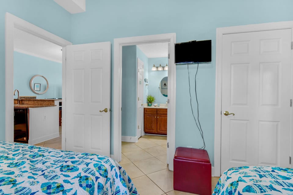 Guest bedroom suite